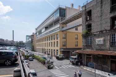 Genova, darsena - i palazzi Metellino e Tabarca, dietro al museo