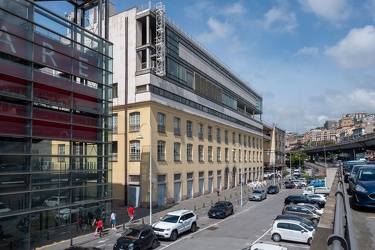 Genova, darsena - i palazzi Metellino e Tabarca, dietro al museo
