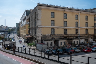 Genova, darsena - i palazzi Metellino e Tabarca, dietro al museo