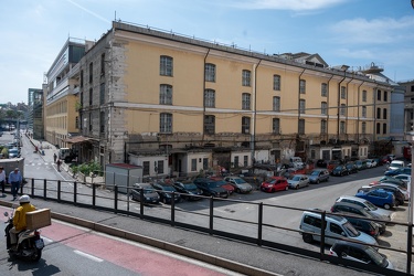 Genova, darsena - i palazzi Metellino e Tabarca, dietro al museo