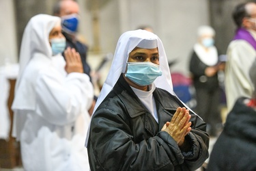 Genova, cimitero Staglieno - messa giorno defunti con distanziam