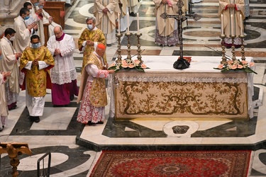 Genova, cattedrale San Lorenzo - ultima messa e saluto Cardinale