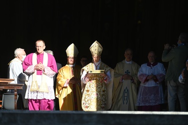 Genova, cattedrale San Lorenzo - ultima messa e saluto Cardinale