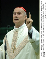 Genova - cardinale Tarcisio Bertone messa consiglio regionale