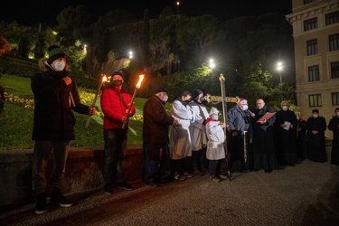 Genova, piazza della Vittoria - via crucis e preghiere contro la