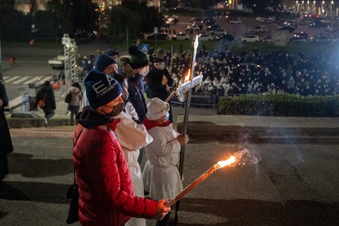 Genova, piazza della Vittoria - via crucis e preghiere contro la