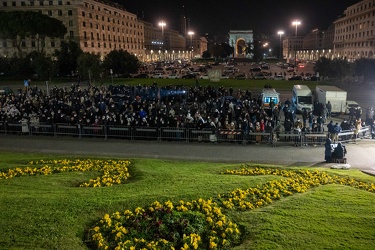 Genova, piazza della Vittoria - via crucis e preghiere contro la