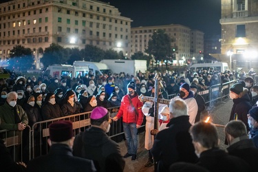 Genova, piazza della Vittoria - via crucis e preghiere contro la