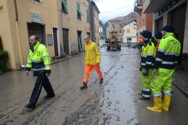 Montoggio, Genova - alluvione, paese isolato e spaccato in due