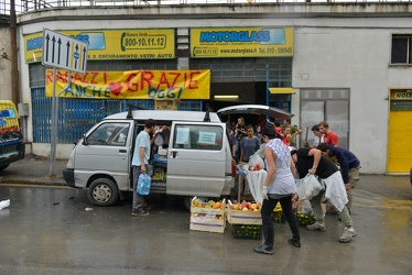 14-10-2014 - Genova  Distribuzione cibo volontari