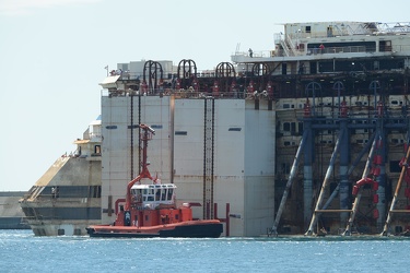 Costa Concordia - manovre ingresso in porto