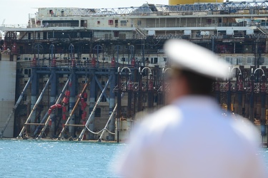 Costa Concordia - manovre ingresso in porto