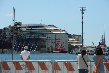 Costa Concordia - manovre ingresso in porto