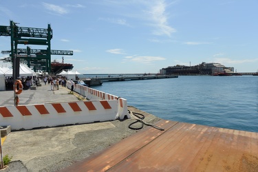 Costa Concordia - manovre ingresso in porto