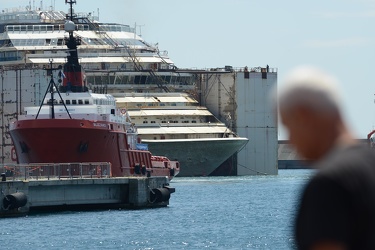 Costa Concordia - manovre ingresso in porto