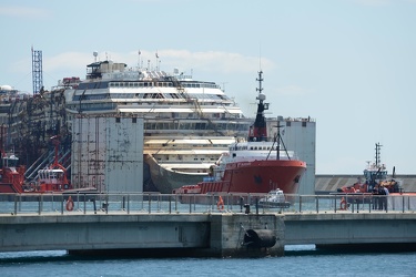 Costa Concordia - manovre ingresso in porto