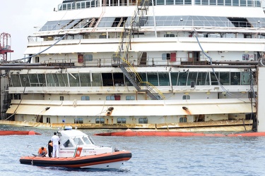 Isola del Giglio - Costa Concordia - un giro attorno al relitto