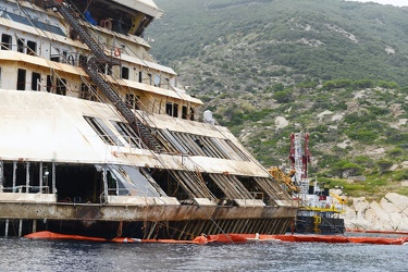 Isola del Giglio - Costa Concordia - la situazione attorno al re