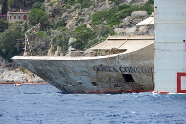 Isola del Giglio - Costa Concordia - la situazione attorno al re