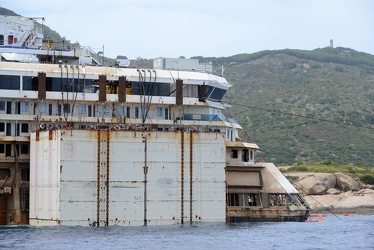 Isola del Giglio - Costa Concordia - la situazione attorno al re