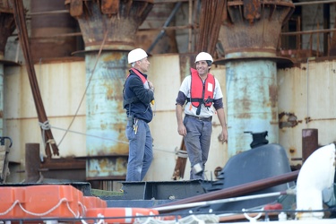 Genova Voltri VTE - il relitto della costa concordia in fase di 