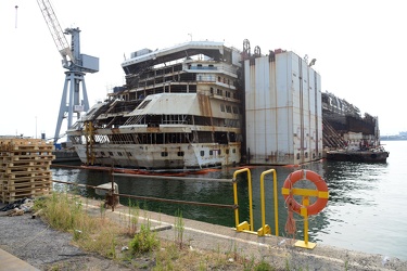 Genova, porto - nave Concordia, relitto di quella che fu la Cost