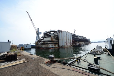 Genova, porto - nave Concordia, relitto di quella che fu la Cost