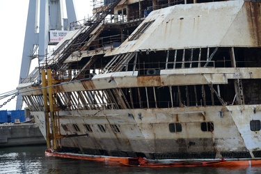 Genova, porto - nave Concordia, relitto di quella che fu la Cost