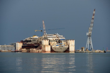 Genova, porto - nave Concordia, relitto di quella che fu la Cost