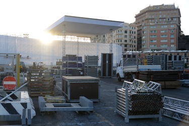 Genova, piazzale Kennedy - preparativi palco papa
