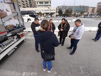 Genova, piazzale Kennedy - partenza tir aiuti per Ucraina