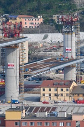 Genova, avanzamento lavori ponte ex morandi - sollevamento di un