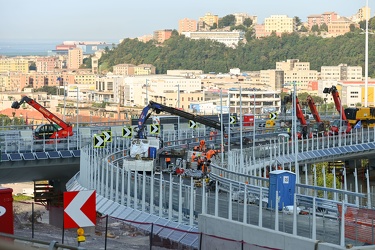 Genova, nuovo ponte Genova San Giorgio, inquadrato da elicoidale