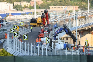 Genova, nuovo ponte Genova San Giorgio, inquadrato da elicoidale