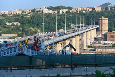 Genova, nuovo ponte Genova San Giorgio, inquadrato da elicoidale