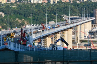 Genova, nuovo ponte Genova San Giorgio, inquadrato da elicoidale