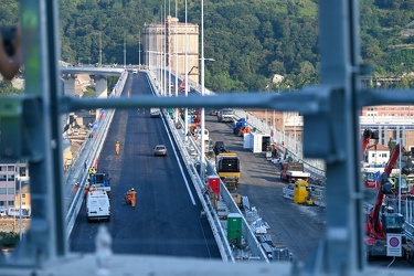 Genova, nuovo ponte Genova San Giorgio, inquadrato da elicoidale