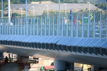 Genova, nuovo ponte Genova San Giorgio, inquadrato da elicoidale