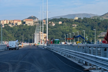 Genova, nuovo ponte Genova San Giorgio, inquadrato da elicoidale