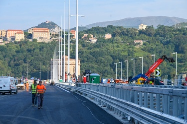 Genova, nuovo ponte Genova San Giorgio, inquadrato da elicoidale