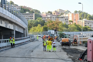 Genova, nuovo ponte Genova San Giorgio, inquadrato da elicoidale