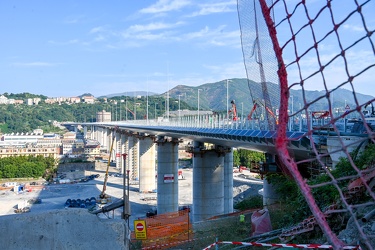 Genova, nuovo ponte Genova San Giorgio, inquadrato da elicoidale