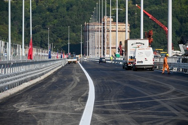 Genova, nuovo ponte Genova San Giorgio, inquadrato da elicoidale