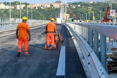 Genova, nuovo ponte Genova San Giorgio, inquadrato da elicoidale