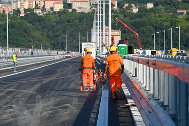 Genova, nuovo ponte Genova San Giorgio, inquadrato da elicoidale