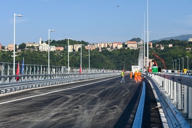 Genova, nuovo ponte Genova San Giorgio, inquadrato da elicoidale