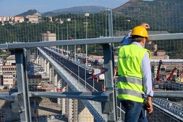 Genova, nuovo ponte Genova San Giorgio, inquadrato da elicoidale