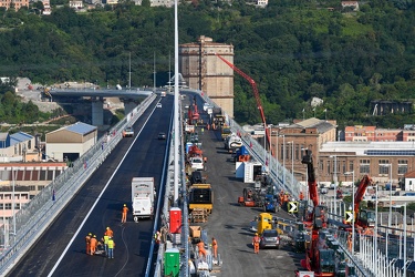 Genova, nuovo ponte Genova San Giorgio, inquadrato da elicoidale