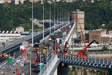 Genova, nuovo ponte Genova San Giorgio, inquadrato da elicoidale