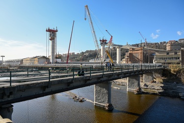 Genova - operazioni antecedenti a sollevamento impalcato da 100 